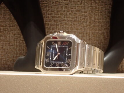 【Cartier】世界初の紳士用腕時計はまさかの「角型」？　