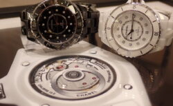 【シャネル】2024年新作腕時計！「J12 ダイヤモンドインデックス」にキャリバー12.2搭載！見分けるポイントは？