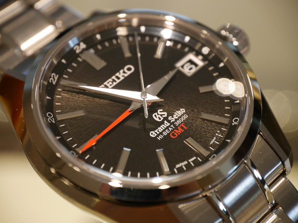 実用時計の最高峰として相応しい、新キャリバー【9S86】を搭載した「メカニカルハイビート36000 GMT」。 - Grand Seiko 