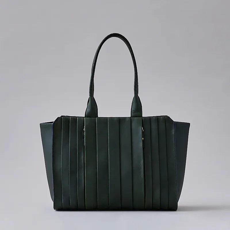 wave tote M / tea husk leather（cow leather） - co26sswt020