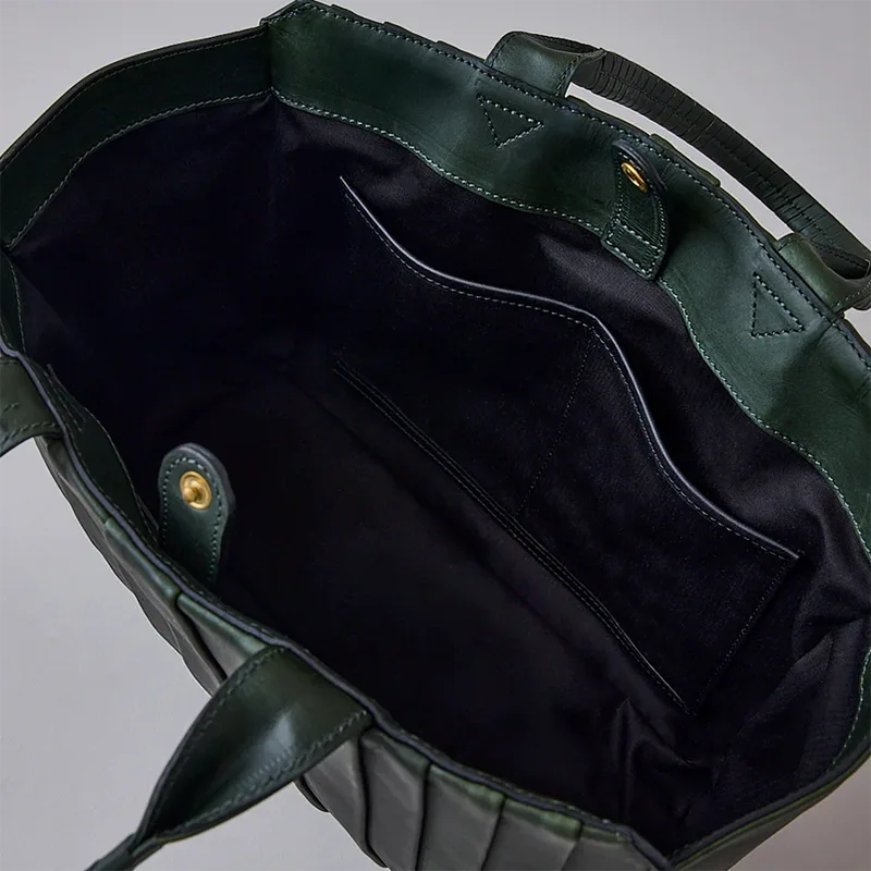 wave tote M / tea husk leather（cow leather）