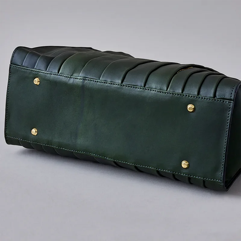 wave tote M / tea husk leather（cow leather）