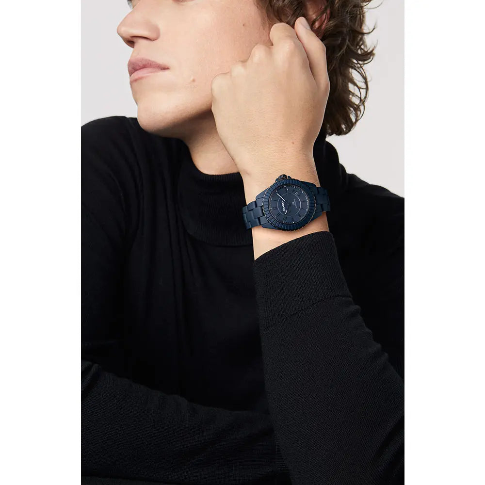 CHANEL J12  33ミリ　38ミリ　41ミリ J12 ブラック - スイスウォッチ | CHANEL シャネル